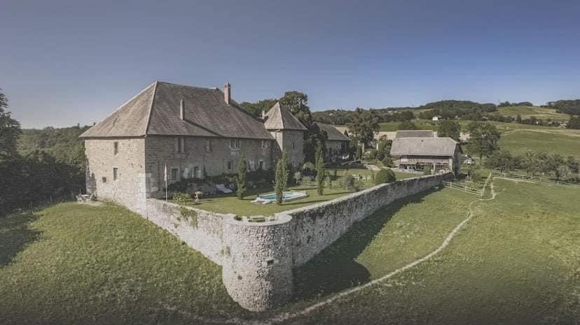 Chateau De Morgenex Bed & Breakfast *
