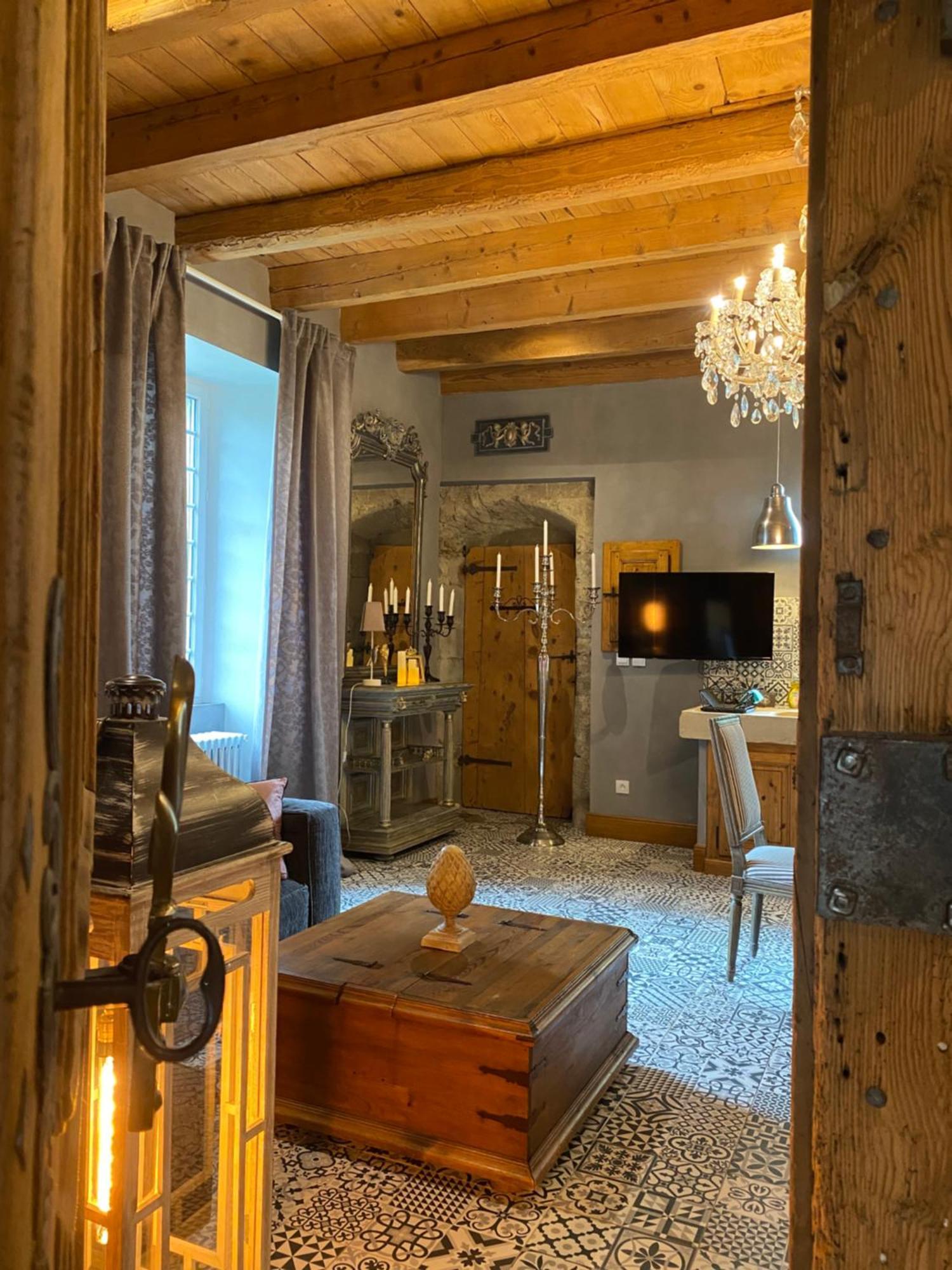 Chateau De Morgenex Bed & Breakfast *
